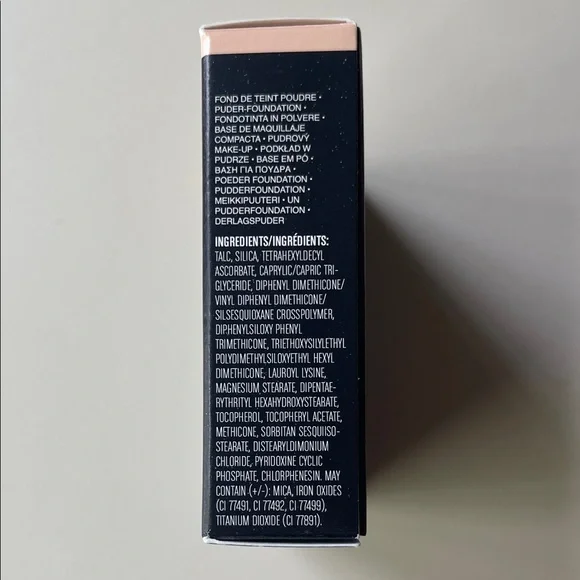 bareMinerals barePro Performance Wear Powder Foundation in Cashmere 06